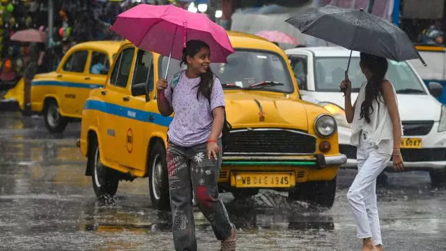  IMD issues orange alert for thunderstorms in 6 West Bengal districts