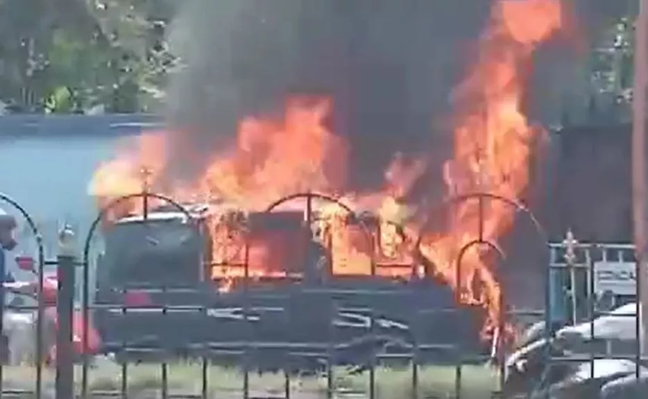 Maruti van catches fire near Shanpur More in Howrah, investigation underway