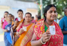 चौथे चरण का मतदान खत्म, शाम पांच बजे तक हुई 62.31 प्रतिशत वोटिंग