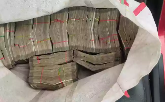 '24 lakhs and counting..'! Cash recovered from BJP leader's house in Bengal