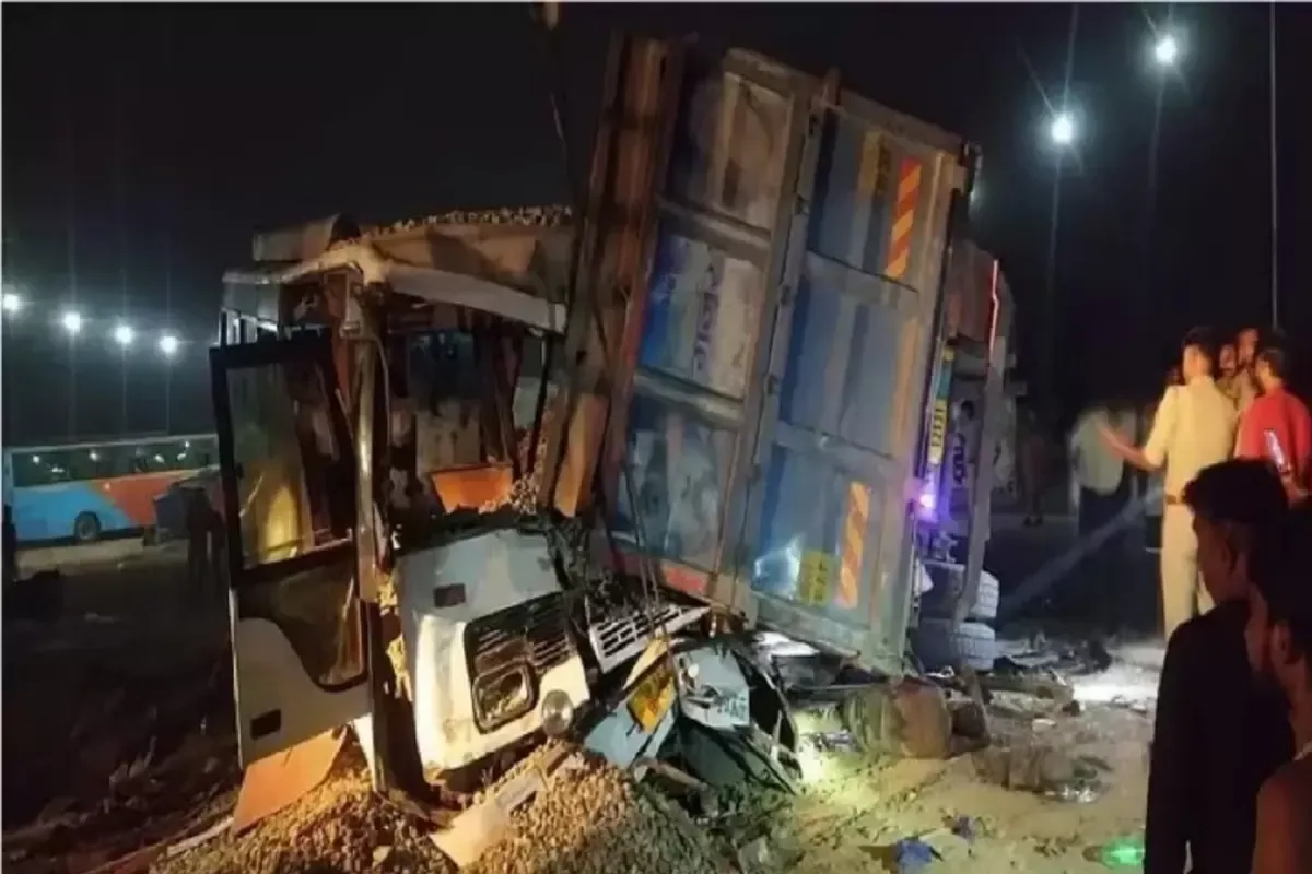 उत्तर प्रदेश के शाहजहांपुर में सड़क हादसा, 11 श्रद्धालुओं की मौत