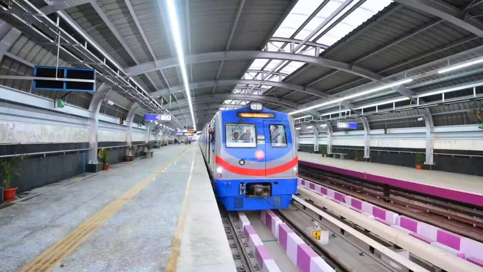 Kolkata Metro resumes operation from Dakshineshwar to Kavi Subhash