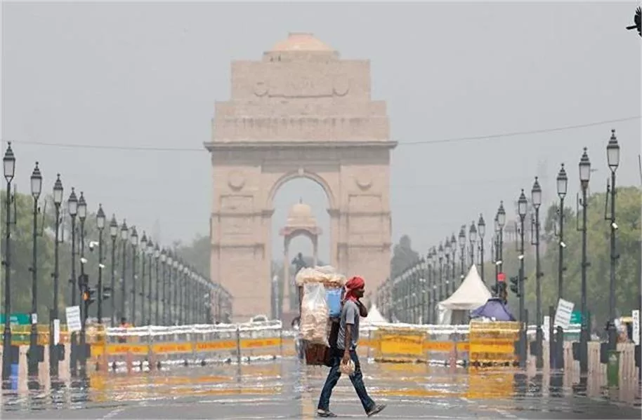 आग उगलती गर्मी ने दिल्ली में तोड़ दिए अब तक के सारे रिकॉर्ड, 52 डिग्री सेल्सियस के पार पहुंचा पारा