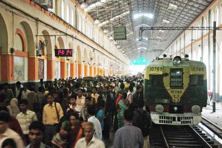 Public protests force early opening of Sealdah platforms 1-5