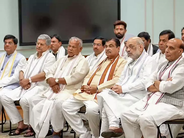 प्रधानमंत्री मोदी ने संभावित मंत्रियों के साथ की बैठक