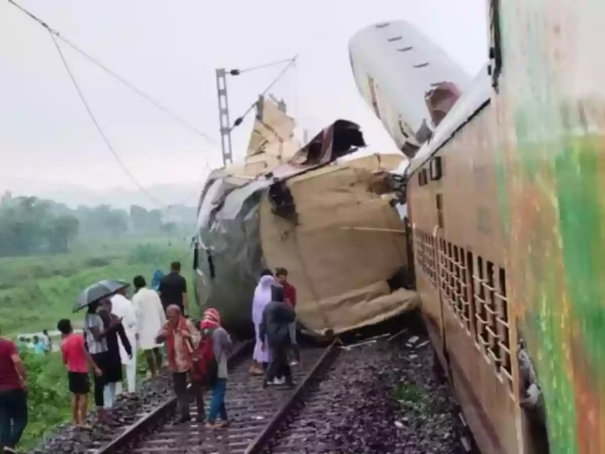 बंगाल में रेल दुर्घटना : कांग्रेस और भाकपा ने कंचनजंघा एक्सप्रेस हादसे के लिए व्यवस्था को दोषी ठहराया