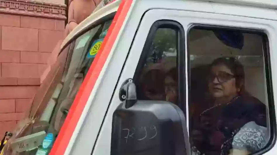 सांसद फूलो देवी की संसद में तबीयत बिगड़ी, NEET पेपर लीक विरोध-प्रदर्शन के दौरान हो गईं बेहोश
