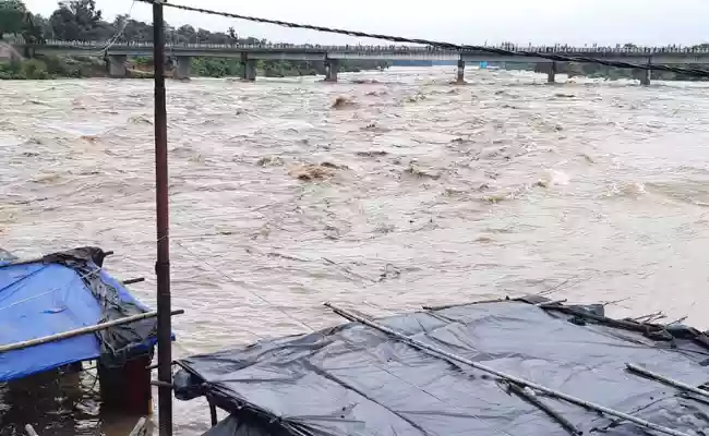 Nepal rain swells up North Bihar rivers, many above danger mark