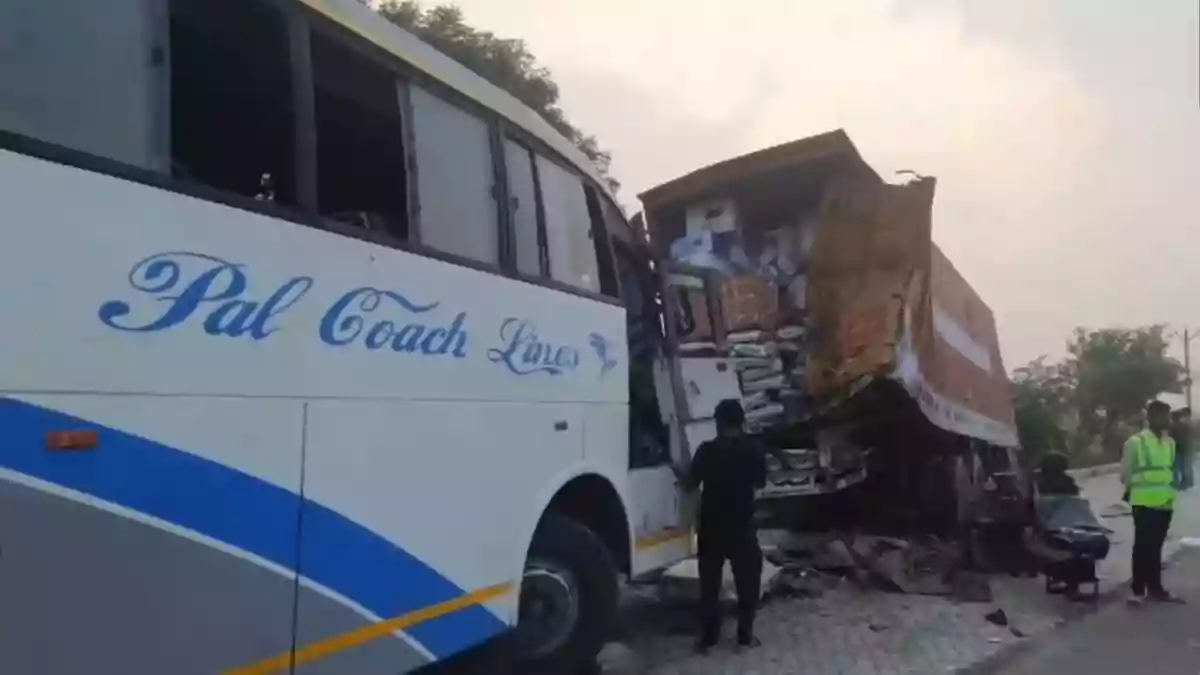 Double decker bus collides with truck in Hathras, 2 killed & 16 injured