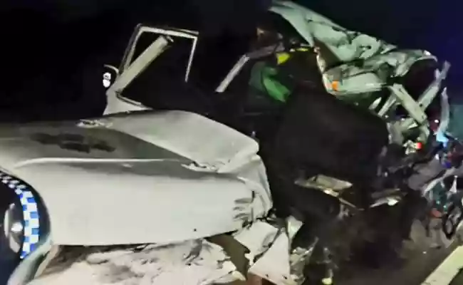 Ambulance collides with lorry in Bengal's West Medinipur, 6 killed