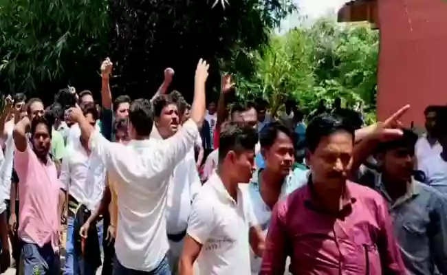 Two Trinamool factions clash in Hooghly; several injured, police resort to lathi charge