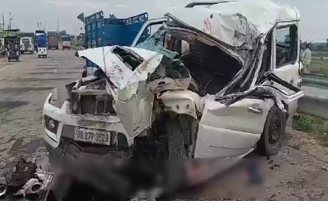 6 of a family killed in road accident after their car hit a truck in Bihar