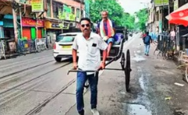 Sougata Roy's guard seen pulling hand-rickshaw in Kolkata | Here's why