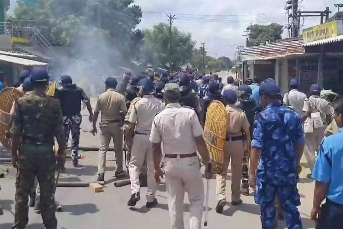 मालदा में बिजली कटौती के विरोध में प्रदर्शन, पुलिस की गोलीबारी में दो घायल