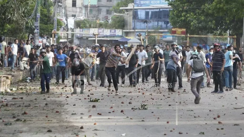 बांग्लादेश में कोटा प्रदर्शन : उच्चायोग ने भारतीयों को दिया यात्रा से परहेज का परामर्श