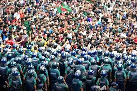 बांग्लादेश प्रदर्शन : भारतीय नागरिकाें की सुरक्षित वापसी सुनिश्चित करा रहा उच्चायोग