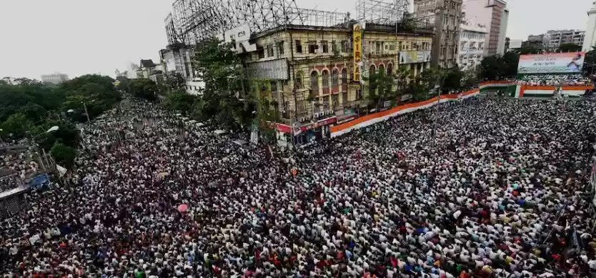 शहीद दिवस मेगा रैली के लिए लाखों टीएमसी समर्थकों ने धर्मतला तक मार्च किया