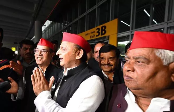 सीएम ममता के आवास पहुंचे अखिलेश यादव