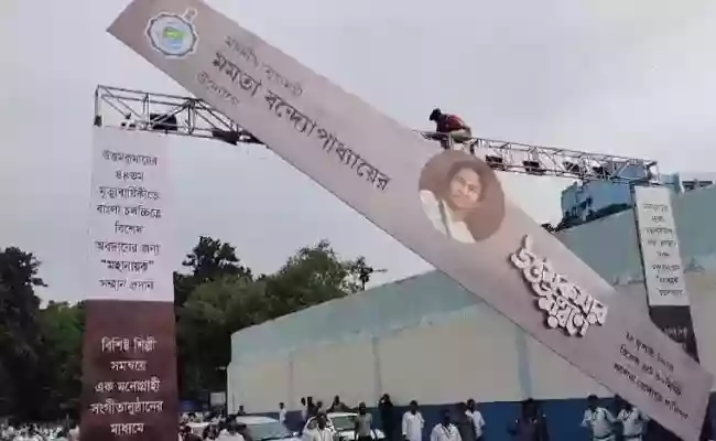 Gate comes crashing before CM Mamata's event at Dhana Dhanya Auditorium