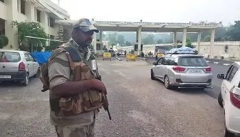 पठानकोट में फिर दिखी संदिग्धों की मूवमेंट, सैन्य क्षेत्र से समीप गांव के एक घर में दिखे तीन संदिग्ध