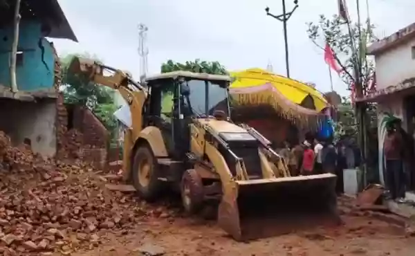 मप्र : पार्थिव शिवलिंग बनाते समय मकान की दीवार गिरने से दबकर आठ बच्चों की मौत