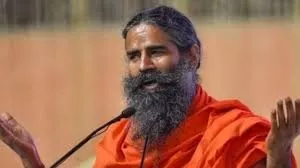 बांग्लादेश के मामले में भारत एकजुट रहे : स्वामी रामदेव