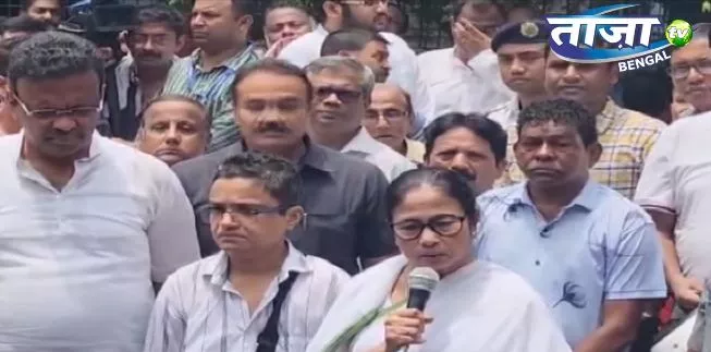 बुद्धदेव के घर जाकर मुख्यमंत्री ममता ने दी श्रद्धांजलि