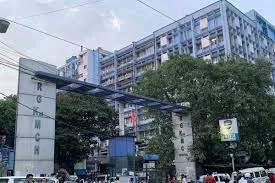 कोलकाता के आरजी कर मेडिकल कॉलेज में महिला डॉक्टर की मौत पर जूनियर डॉक्टरों का प्रदर्शन