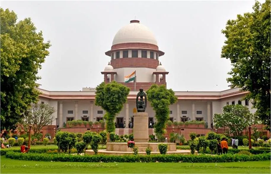 कोलकाता महिला डॉक्टर मर्डर पर Supreme Court ने लिया स्वतः संज्ञान, मंगलवार को सुनवाई करेगी तीन जजों की पीठ