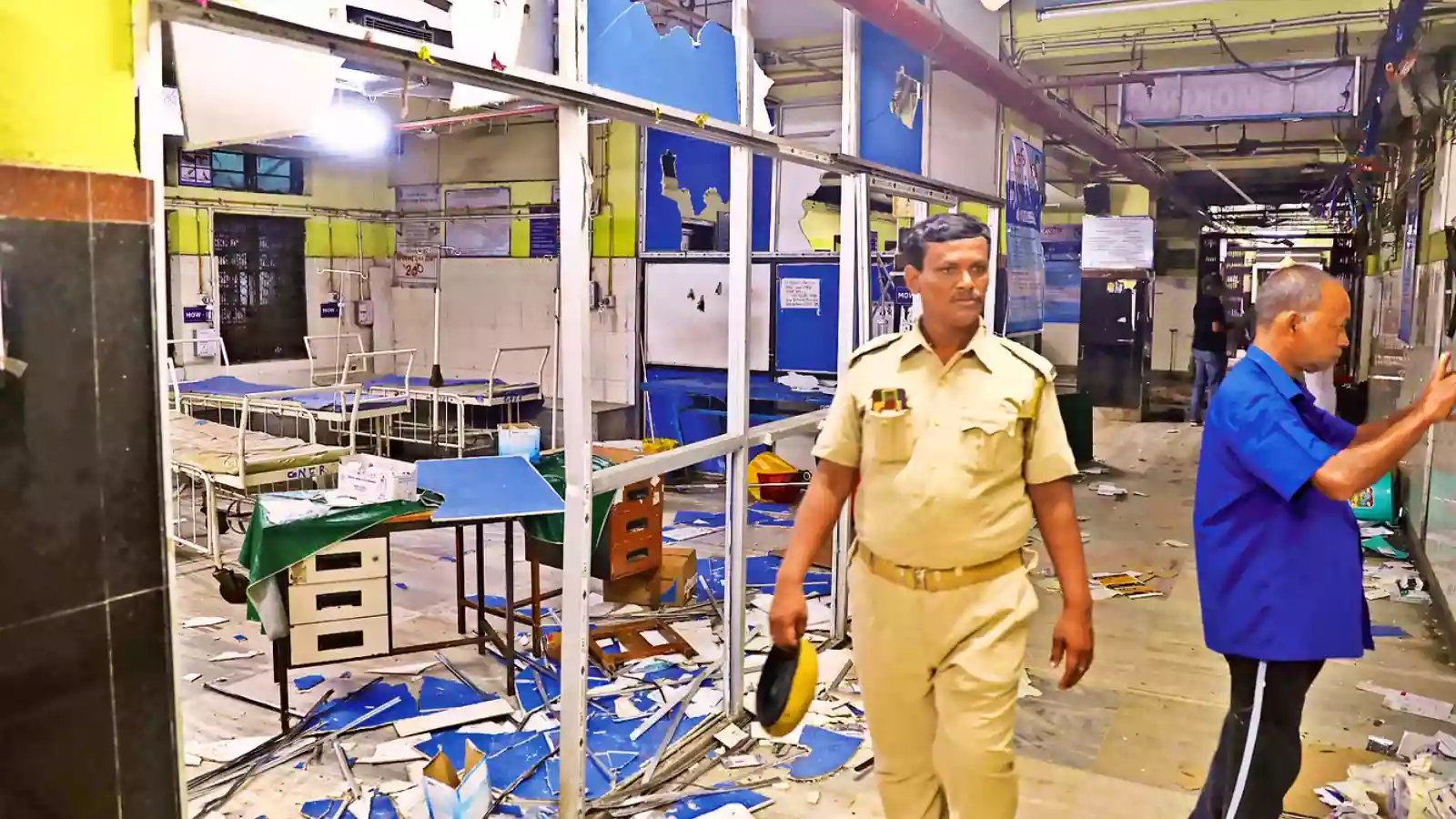 आरजी कर मेडिकल कॉलेज हिंसा मामले में एक्शन, 2 असिस्टेंट कमिश्नर समेत 3 पुलिसवाले सस्पेंड