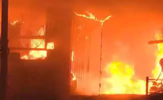Multiple godowns gutted in Kankurgachi area; 25 fire tenders at the spot