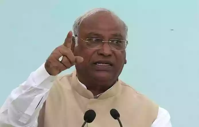 सरकार की पेंशन से जुड़ी यूपीएस योजना विपक्ष के दबाव का परिणाम : मल्लिकार्जुन खरगे