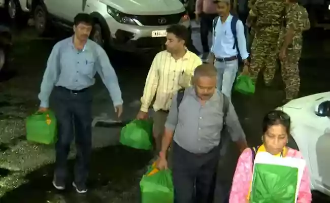 13 hours of marathon raid, CBI comes out with crucial documents from Sandip Ghosh's house