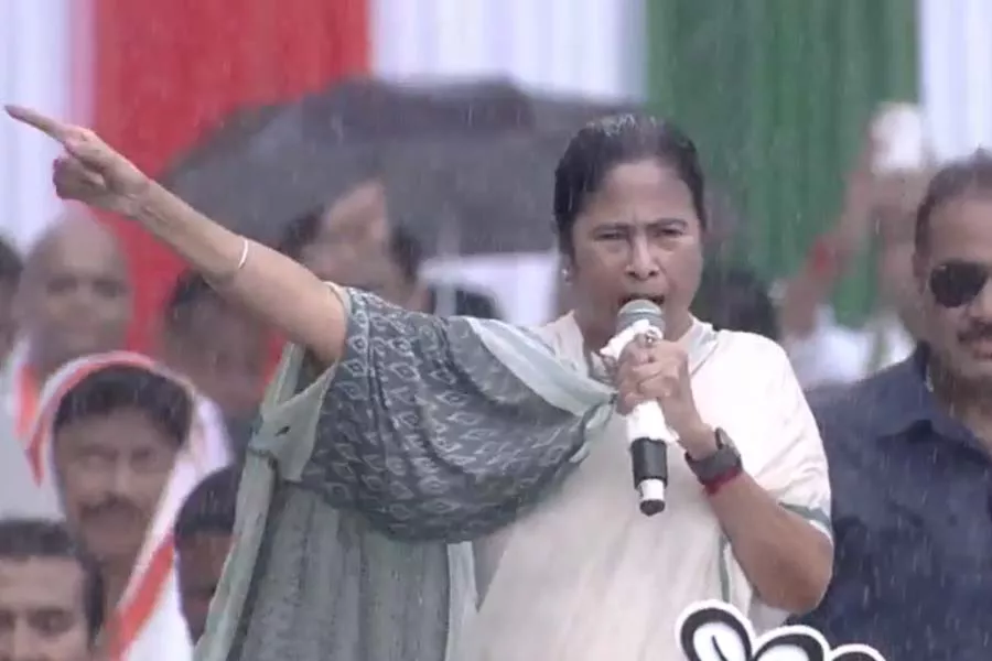 ममता ने कहा- विधानसभा का विशेष सत्र बुलाकर दुष्कर्मियों को फांसी के लिए बनाएंगे विशेष कानून