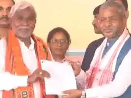 बीजेपी में शामिल हुए झारखंड के पूर्व सीएम चंपाई सोरेन