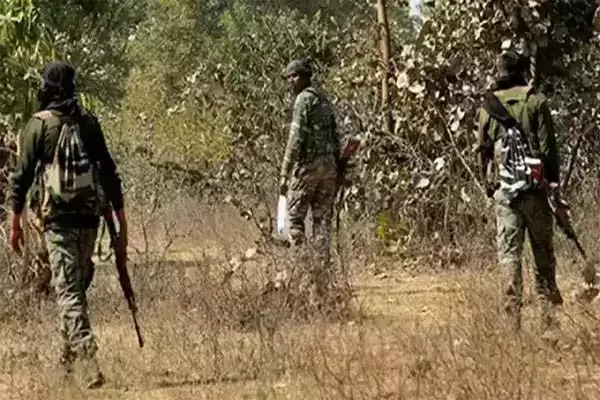  छत्तीसगढ़ के दंतेवाड़ा में मुठभेड़, छह महिला नक्सली सहित 9 वर्दीधारी हथियार बंद नक्सली ढेर