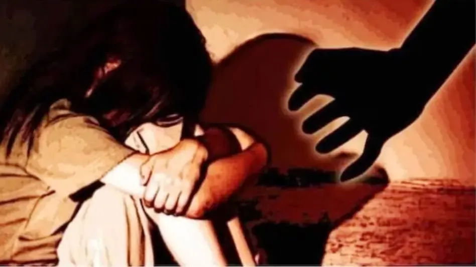 छात्रा से यौन उत्पीड़न के आरोप में पुलिस ने अध्यापक को लिया हिरासत में