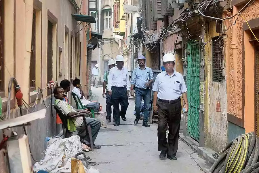 मेट्रो सुरंग के नीचे पानी का रिसाव, पूजा से पहले बऊबाजार में नई समस्या
