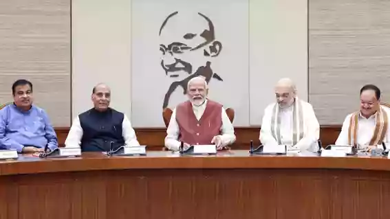 कैबिनेट: 70 वर्ष के उपर के सभी वरिष्ठ नागरिकों को मिलेगा आयुष्मान योजना का लाभ