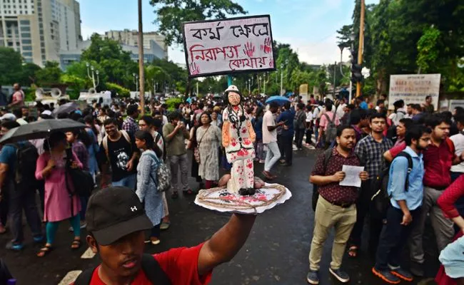 Jr Doctors' protest enters day 4 outside the Swasthya Bhawan