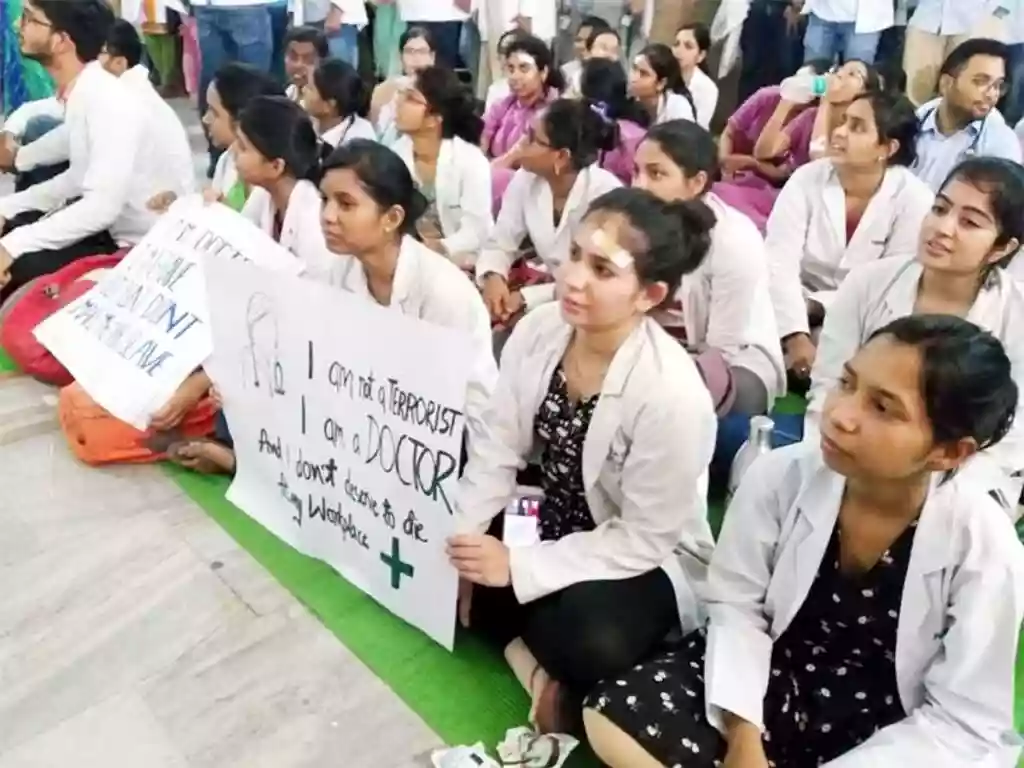  जूनियर डॉक्टरों की वापसी से इलाज करवाने आए मरीजों ने भी राहत की सांस ली है।