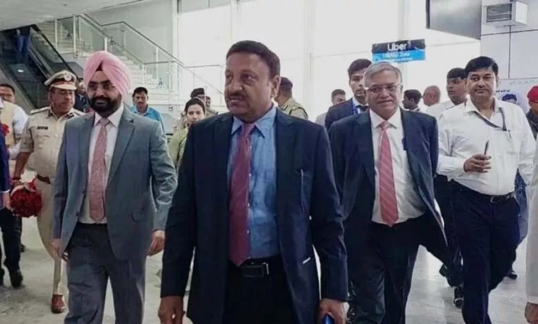 मुख्य निर्वाचन आयुक्त राजीव कुमार के नेतृत्व में निर्वाचन आयोग की टीम पहुंची रांची
