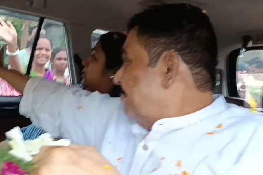 बोलपुर तृणमूल कार्यालय फिर से अनुब्रतमय हुआ