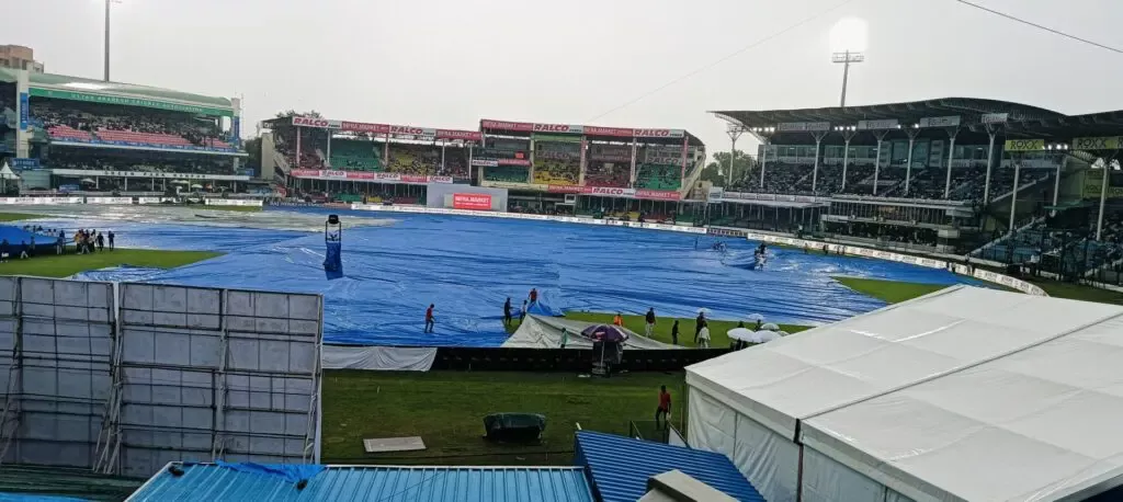 कानपुर टेस्ट पहला दिन: बारिश ने डाली खलल, केवल 35 ओवर का हो सका खेल
