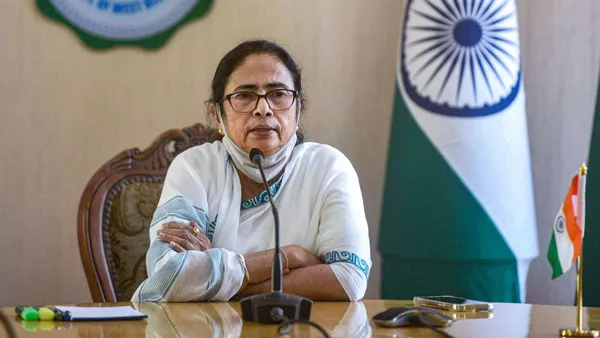 बाढ़ और शारदोत्सव को लेकर सोमवार को आला अधिकारियों के साथ वर्चुअल बैठक करेंगी ममता