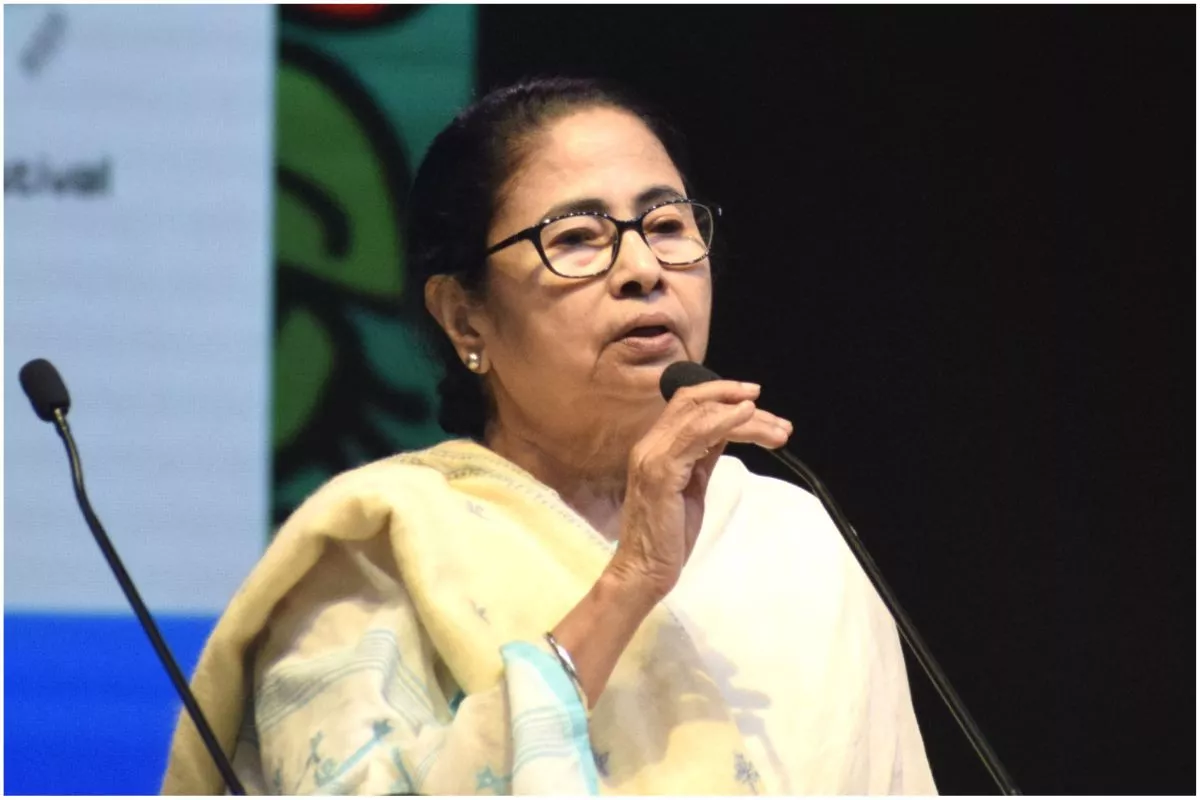 उत्तर बंगाल के दो दिवसीय दौरे पर पहुंची मुख्यमंत्री, करेंगी प्रशासनिक बैठक