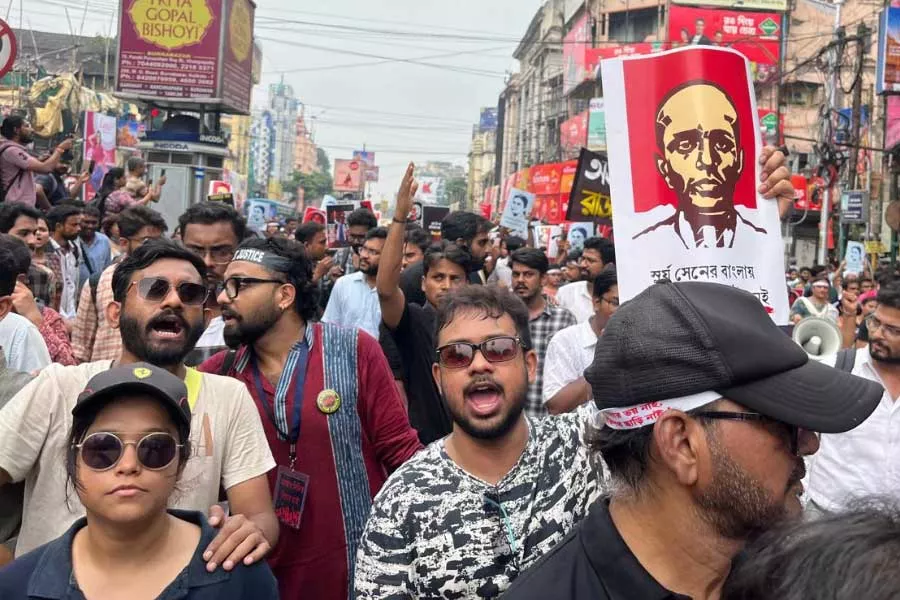 महालया पर जूनियर डॉक्टरों ने निकाली रैली, सीबीआई के खिलाफ नारेबाजी