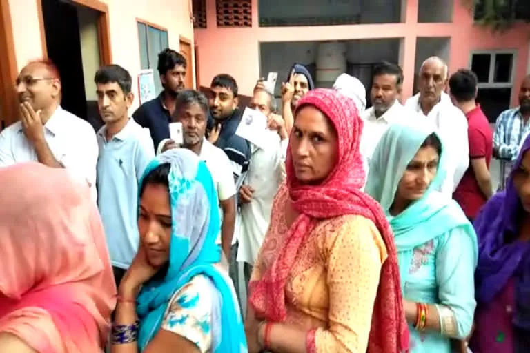 हरियाणा में हिंसा की छिटपुट घटनाओं के बीच 61.50 फीसद मतदान