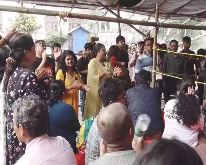 जूनियर डॉक्टर्स का आमरण अनशन दूसरे दिन भी जारी, दो और जुड़े