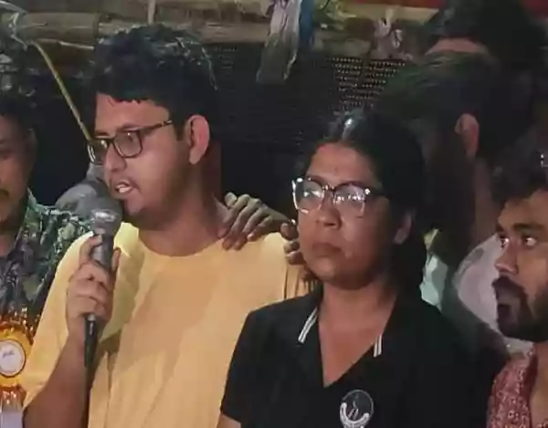 धर्मतला में जूनियर डॉक्टरों ने शुरू किया ‘सामूहिक हस्ताक्षर संग्रह’ अभियान, 10 मांगों के समर्थन में अनशन जारी